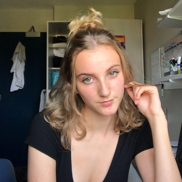 Meet your Posher, Alecia - Picture 1 of 1